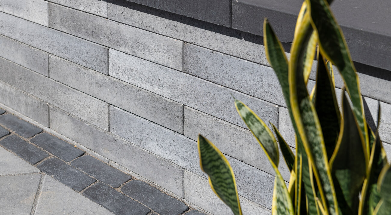 Windermere Smooth Pavers + Pisa Smooth Walls